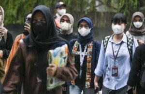 Read more about the article PB PAPDI Imbau Masyarakat Kembali Gunakan Masker, Terutama selama Liburan