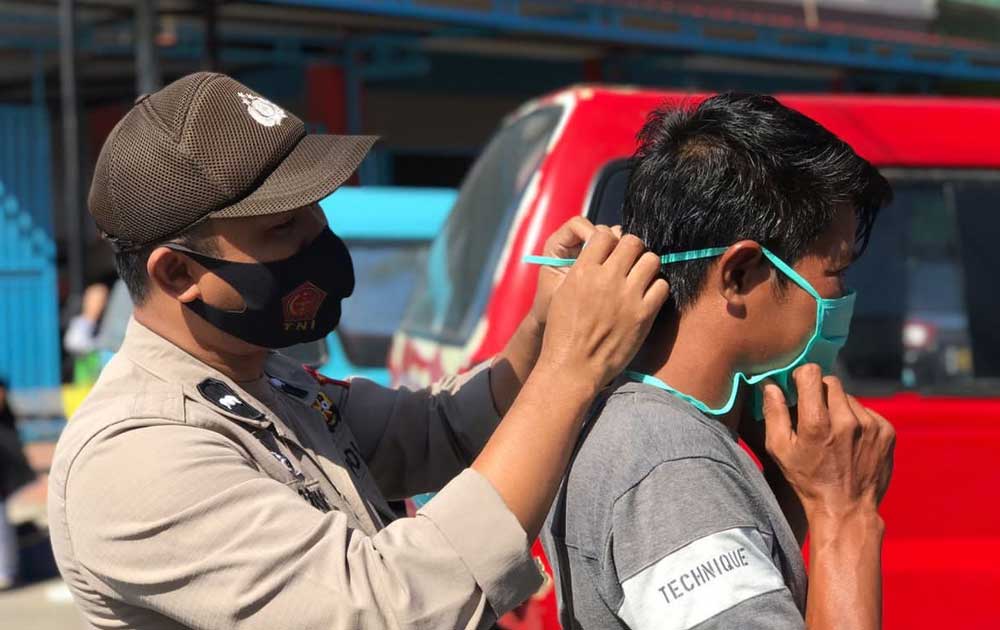 Read more about the article Kasus COVID-19 RI Ngegas Lagi, IDI Minta Aturan Pakai Masker Diperketat
